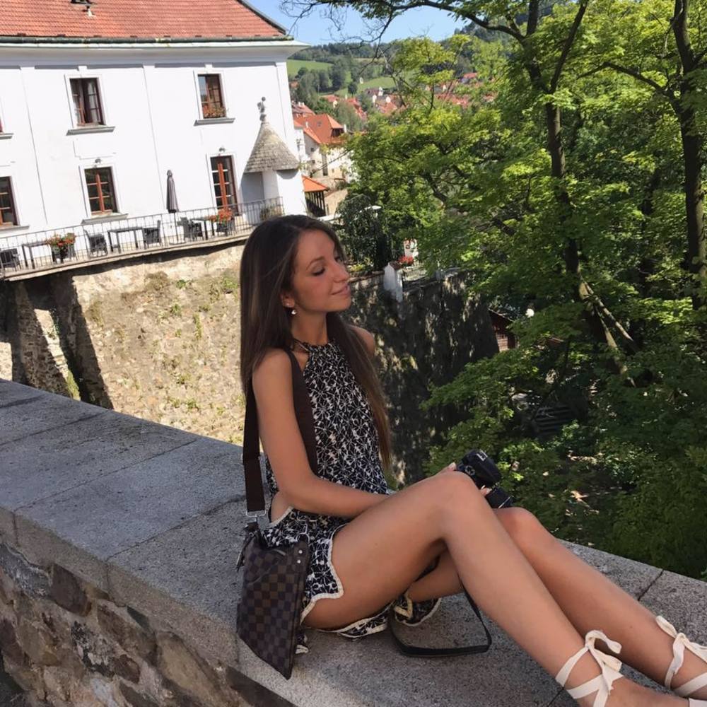 Meet your Posher, Claudia
